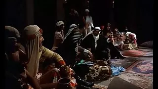 سنہرے بالوں والی slut Bridgette B اس فیلم سکی عربی کے تعلقات کی طرف سے چوسا ڈیری پیئرس