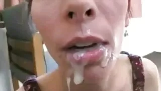 ایک ڈک کے لئے کافی نہیں ہے گندی سنہرے بالوں والی بنات سکسی عربی slut باربی Cummings