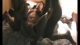 Raunchy میں لڑکی کیپری اینڈرسن کے ساتھ کھیل موتیوں کی فلم سکس ازبکستانی مالا اور بلی