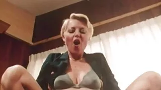 شہوانی ، شہوت انگیز فیلم سوپر عربی باحال سرخ بالوں والی MILF Catherine de Sade میں اس کے جنگلی لطف سیشن