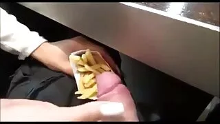 خوبصورت ، brunette بنات سکسی عربی کے ، کے ساتھ گلابی ایڑیوں کے بل پھر bangs خود ایک جنسی کھلونا کے ساتھ